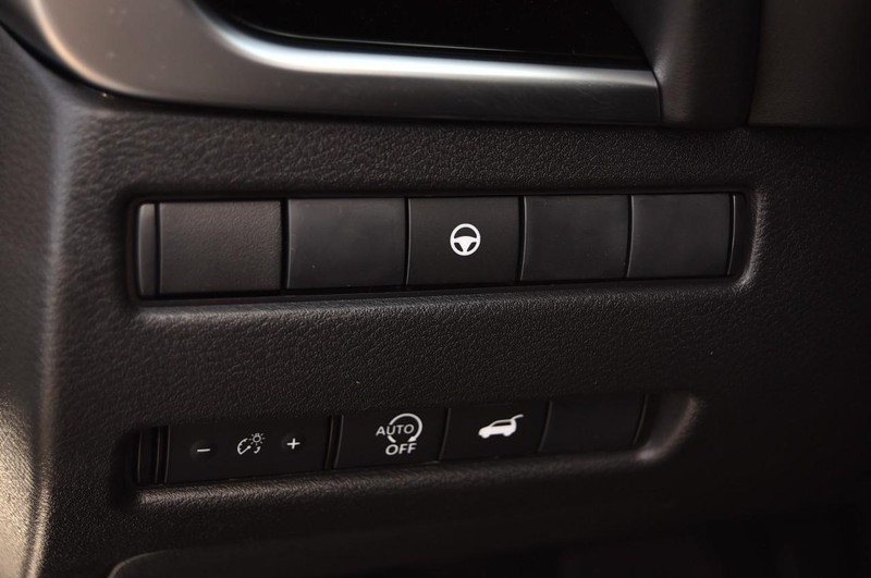 Nissan Rogue Vehicle Image 12