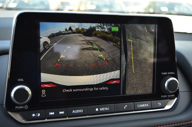 Nissan Rogue Vehicle Image 15