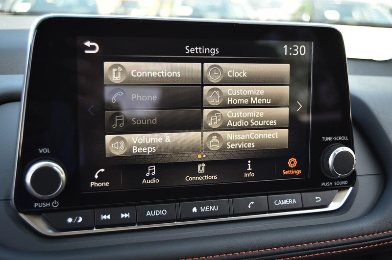 Nissan Rogue Vehicle Image 17