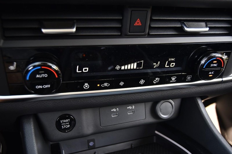 Nissan Rogue Vehicle Image 18