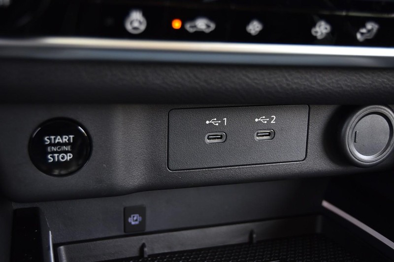 Nissan Rogue Vehicle Image 19