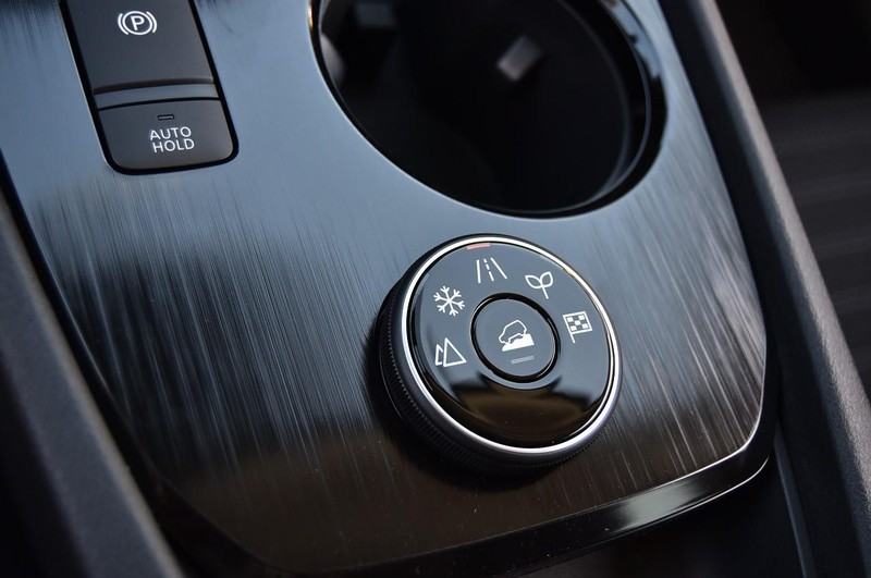 Nissan Rogue Vehicle Image 20