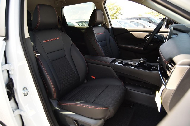 Nissan Rogue Vehicle Image 23