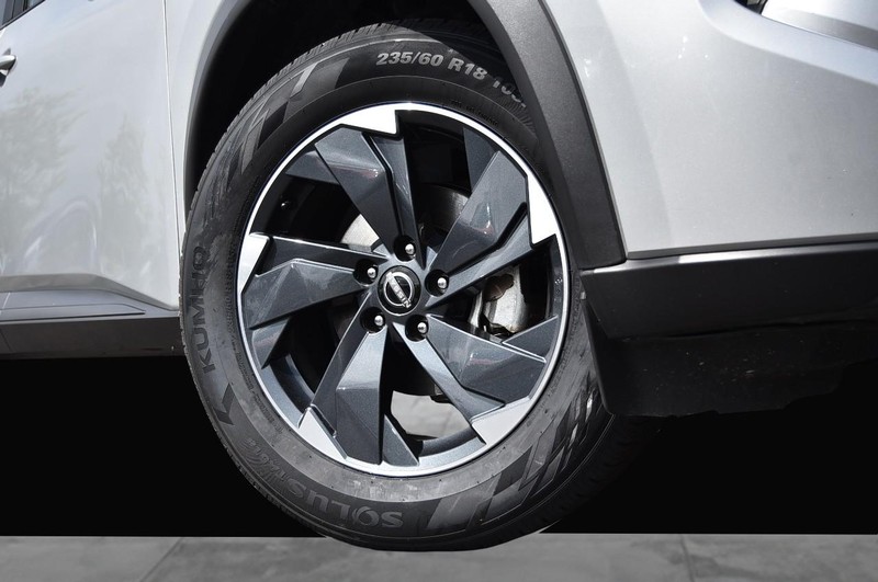 Nissan Rogue Vehicle Image 03