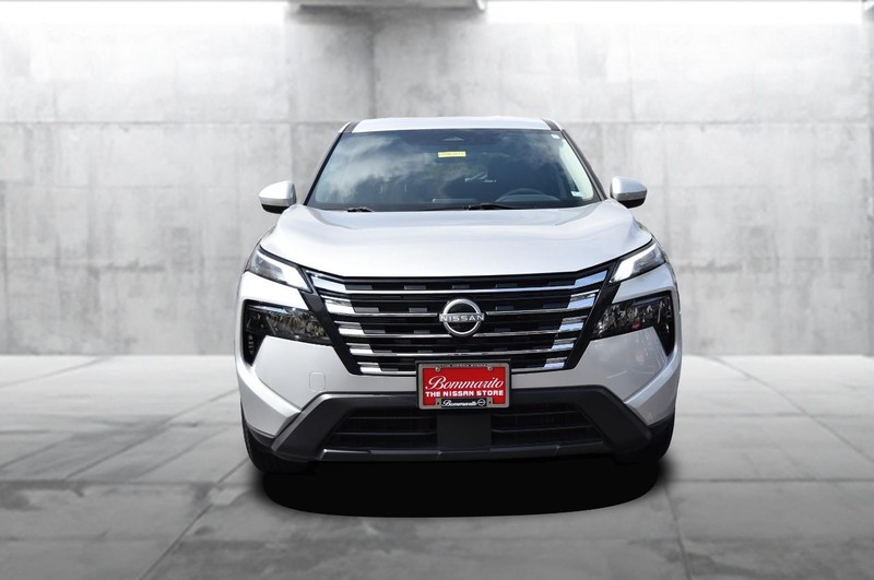 Nissan Rogue Vehicle Image 04