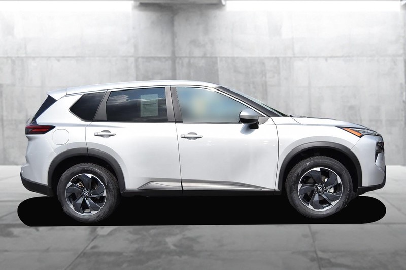 Nissan Rogue Vehicle Image 05