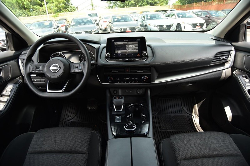 Nissan Rogue Vehicle Image 08