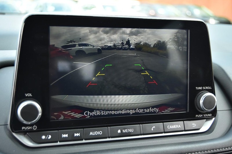 Nissan Rogue Vehicle Image 13