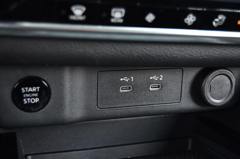 Nissan Rogue Vehicle Image 16