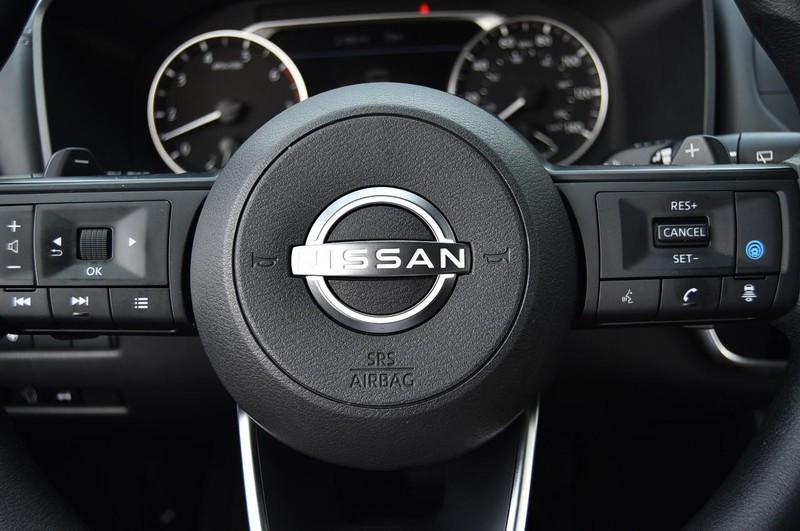 Nissan Rogue Vehicle Image 18