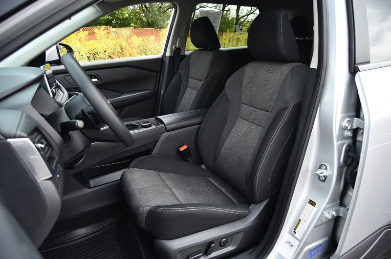 Nissan Rogue Vehicle Image 19