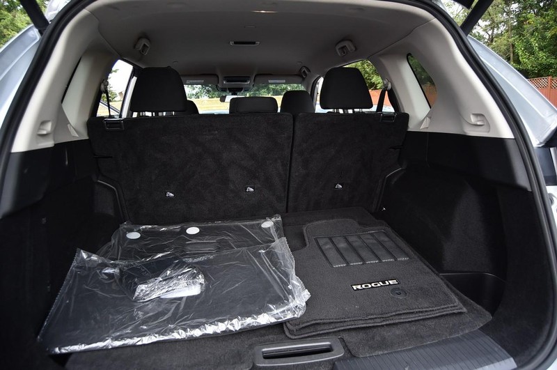 Nissan Rogue Vehicle Image 24