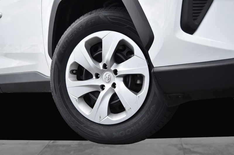 Toyota RAV4 Vehicle Image 03