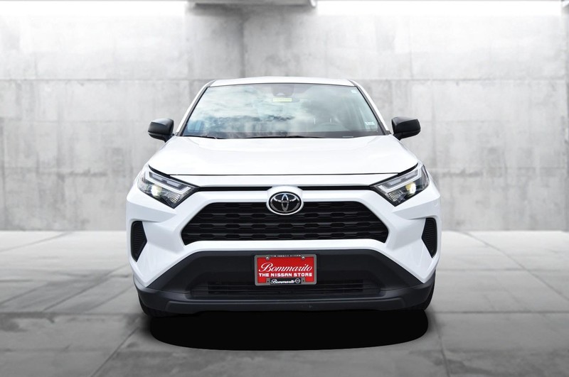 Toyota RAV4 Vehicle Image 04