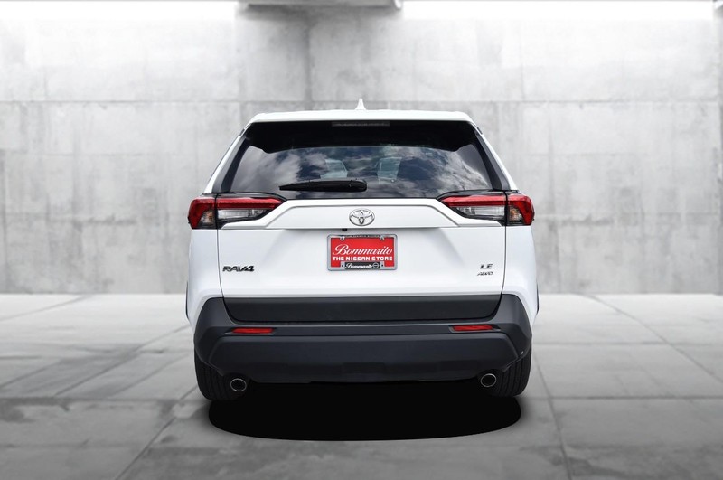 Toyota RAV4 Vehicle Image 06