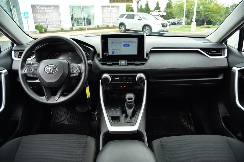 Toyota RAV4 Vehicle Image 08