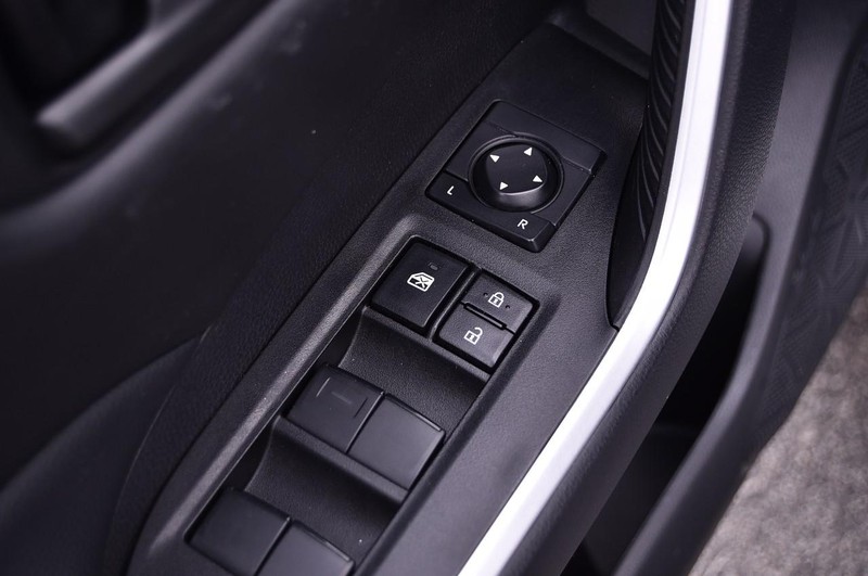 Toyota RAV4 Vehicle Image 09