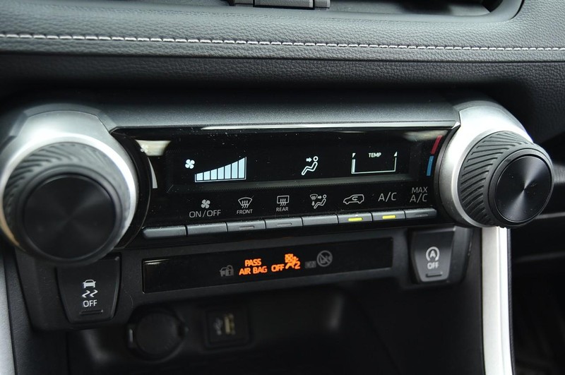 Toyota RAV4 Vehicle Image 14