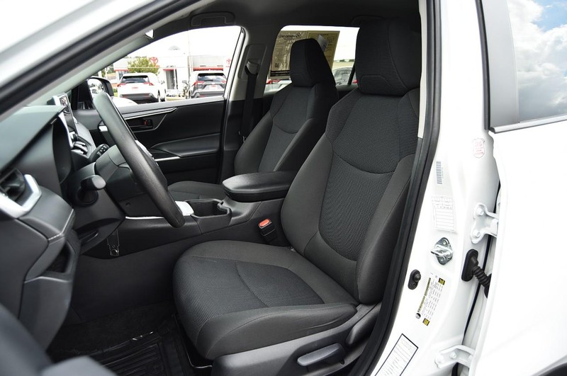 Toyota RAV4 Vehicle Image 17