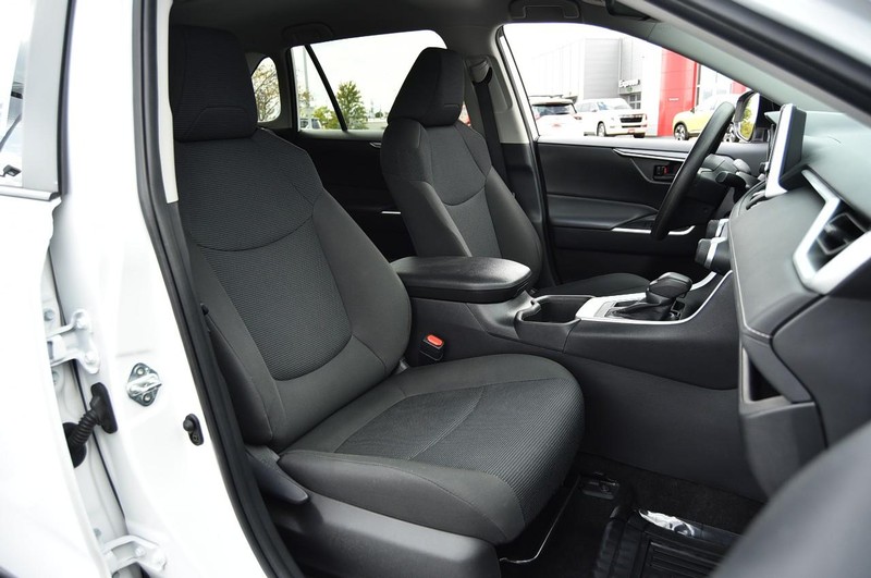 Toyota RAV4 Vehicle Image 18