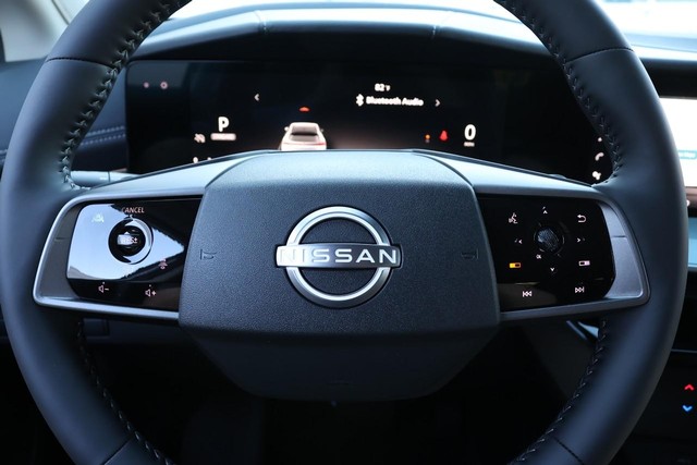 Nissan Murano Vehicle Full-screen Gallery Image 8