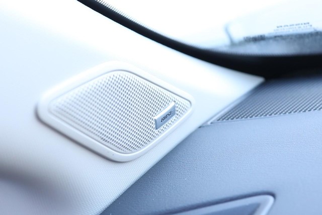 Nissan Murano Vehicle Full-screen Gallery Image 16