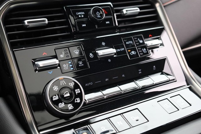 Nissan Armada Vehicle Image 19