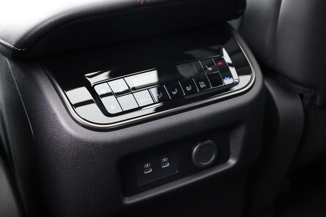 Nissan Armada Vehicle Image 26