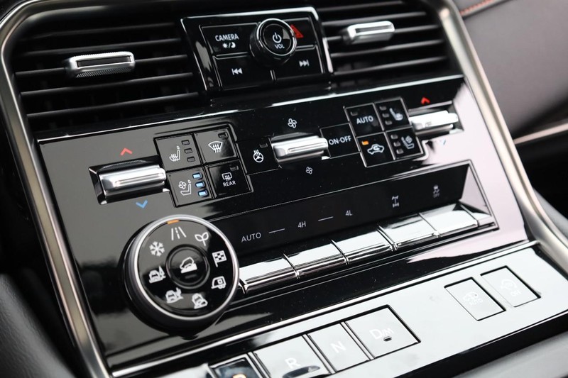 Nissan Armada Vehicle Image 19