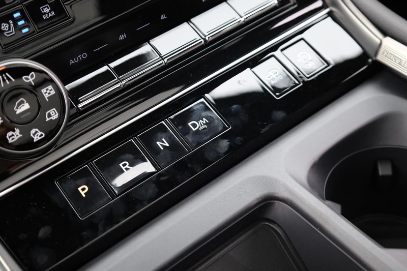 Nissan Armada Vehicle Image 20