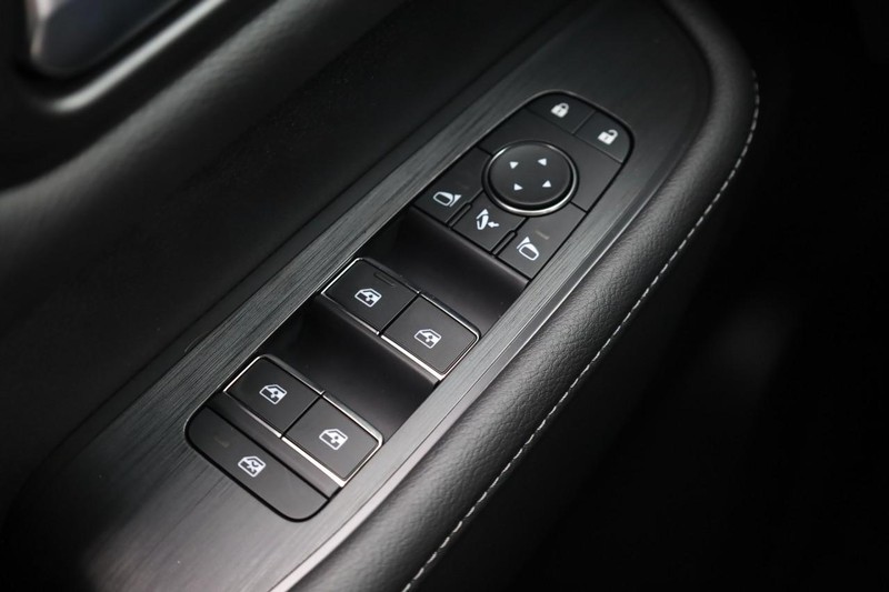 Nissan Armada Vehicle Image 22