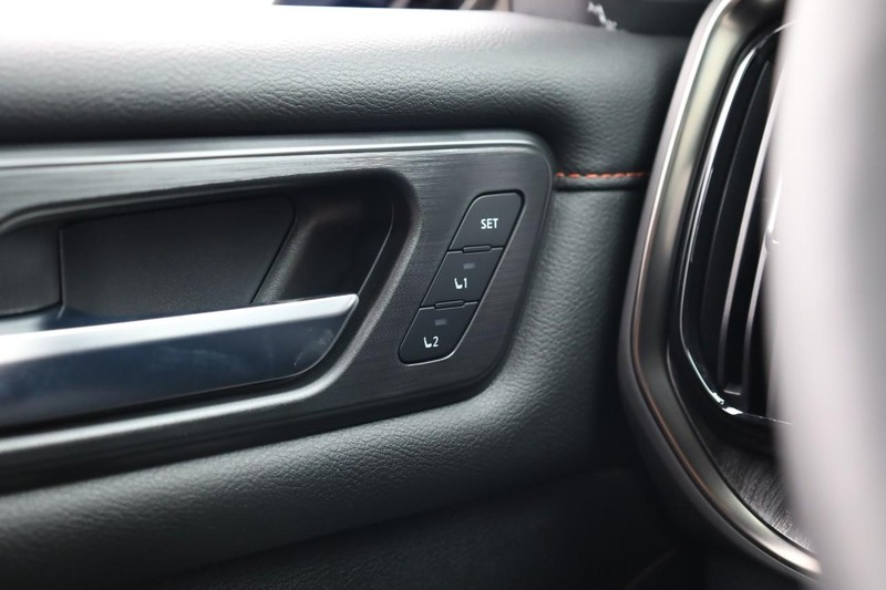 Nissan Armada Vehicle Image 23