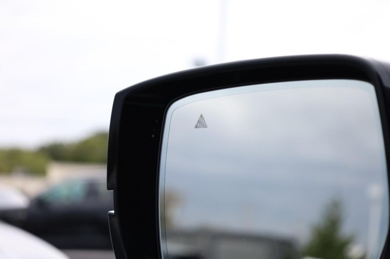 Nissan Armada Vehicle Image 24