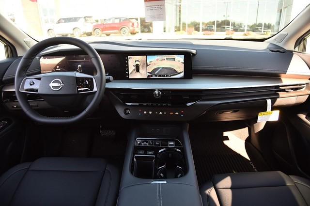 Nissan Murano Vehicle Full-screen Gallery Image 8