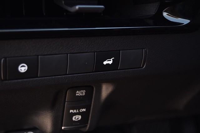 Nissan Murano Vehicle Full-screen Gallery Image 12