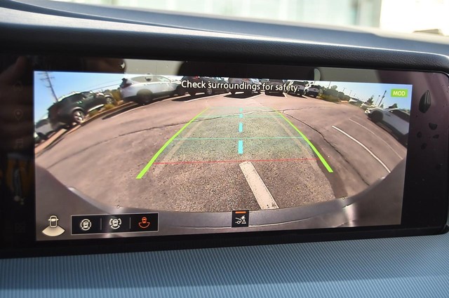 Nissan Murano Vehicle Full-screen Gallery Image 16