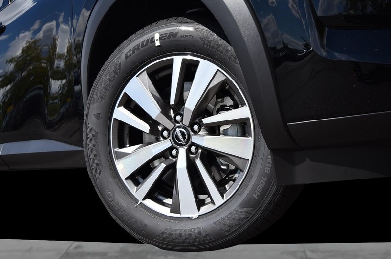 Nissan Pathfinder Vehicle Image 03