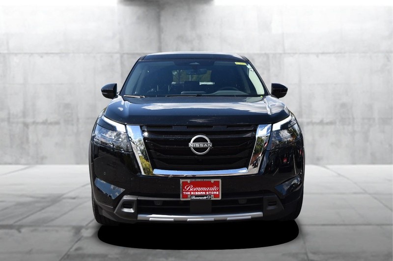 Nissan Pathfinder Vehicle Image 04