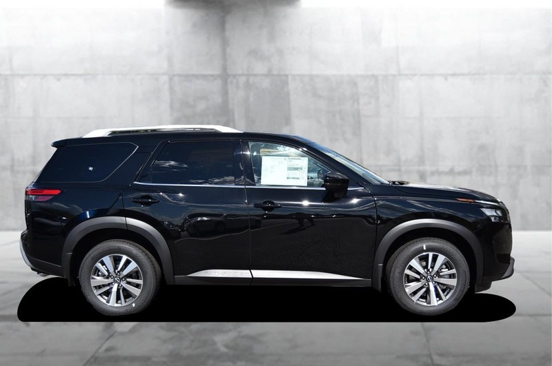 Nissan Pathfinder Vehicle Image 05