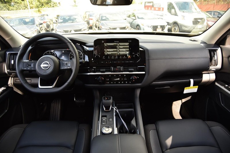 Nissan Pathfinder Vehicle Image 08