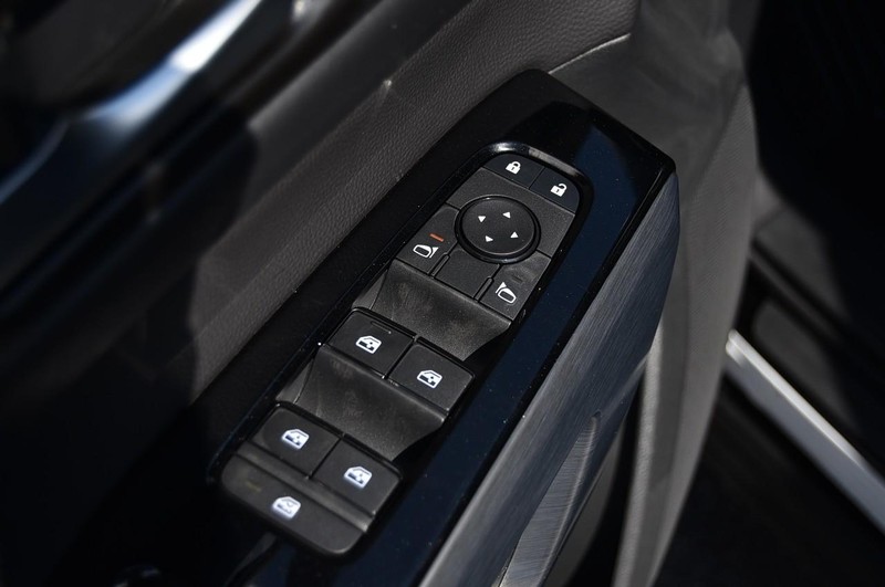 Nissan Pathfinder Vehicle Image 09