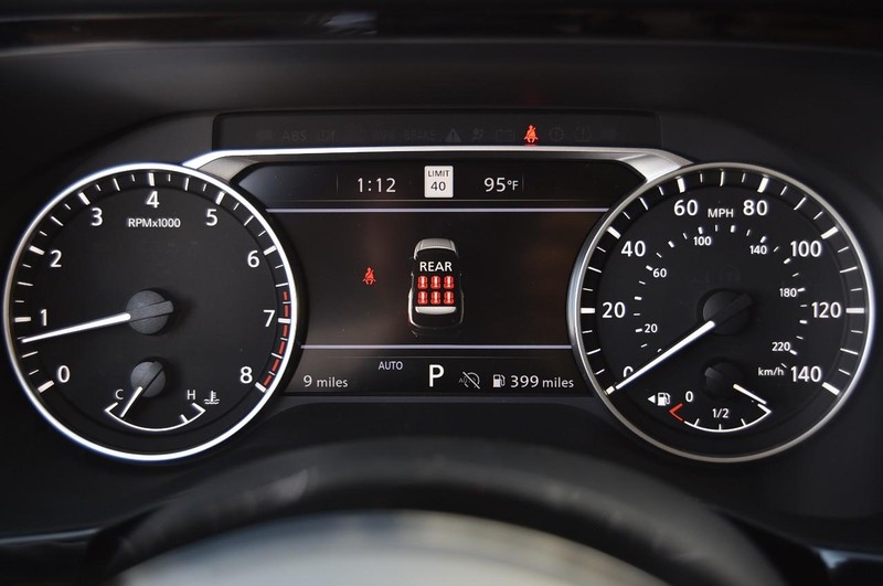 Nissan Pathfinder Vehicle Image 12