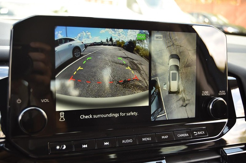 Nissan Pathfinder Vehicle Image 13