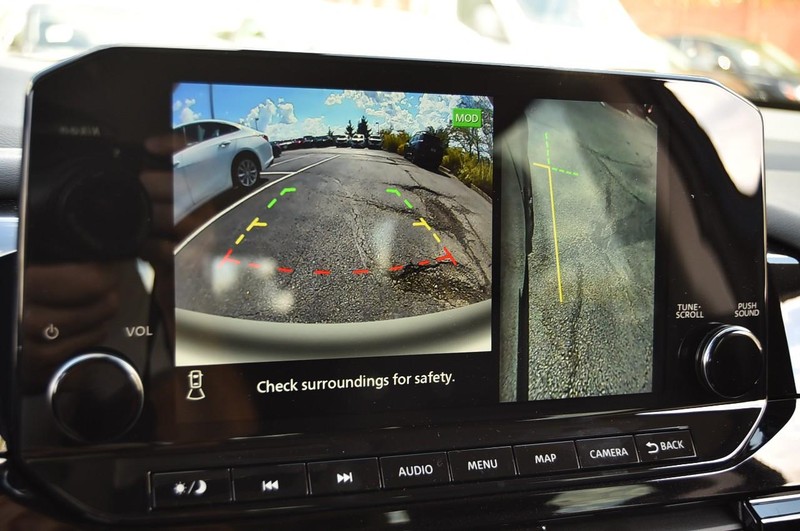 Nissan Pathfinder Vehicle Image 14