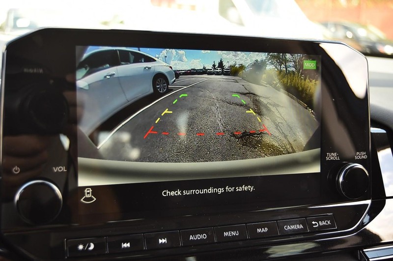 Nissan Pathfinder Vehicle Image 15