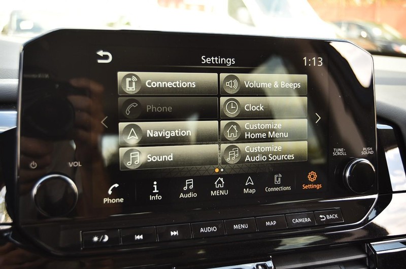 Nissan Pathfinder Vehicle Image 16