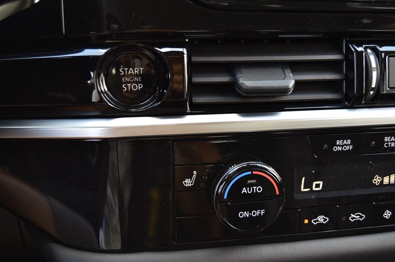 Nissan Pathfinder Vehicle Image 17