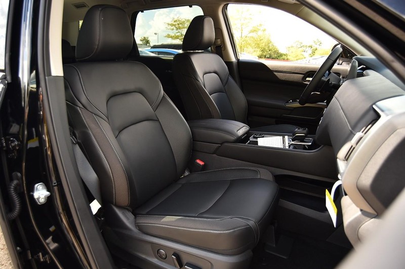 Nissan Pathfinder Vehicle Image 23