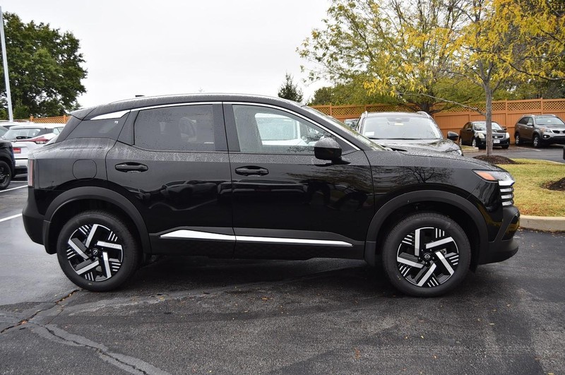 Nissan Kicks Vehicle Image 05