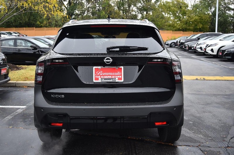 Nissan Kicks Vehicle Image 06